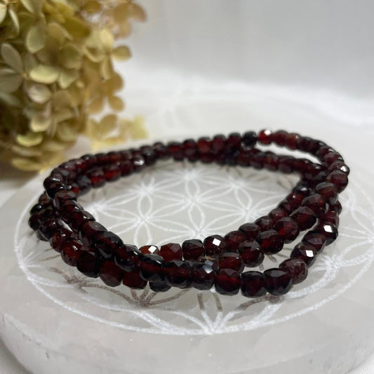 WÜRFEL-ARMBAND 4mm - Granat
