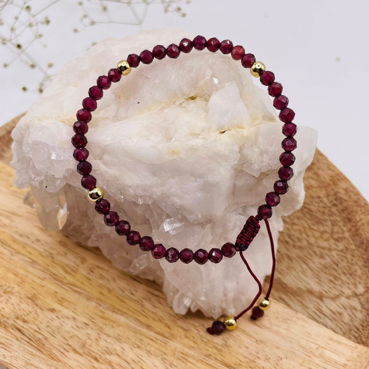 Granat Armband – mit goldfarbenen Perlelementen