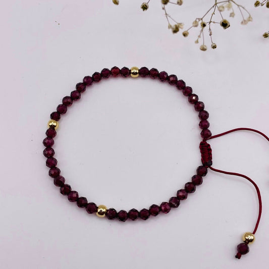 Granat Armband – mit goldfarbenen Perlelementen