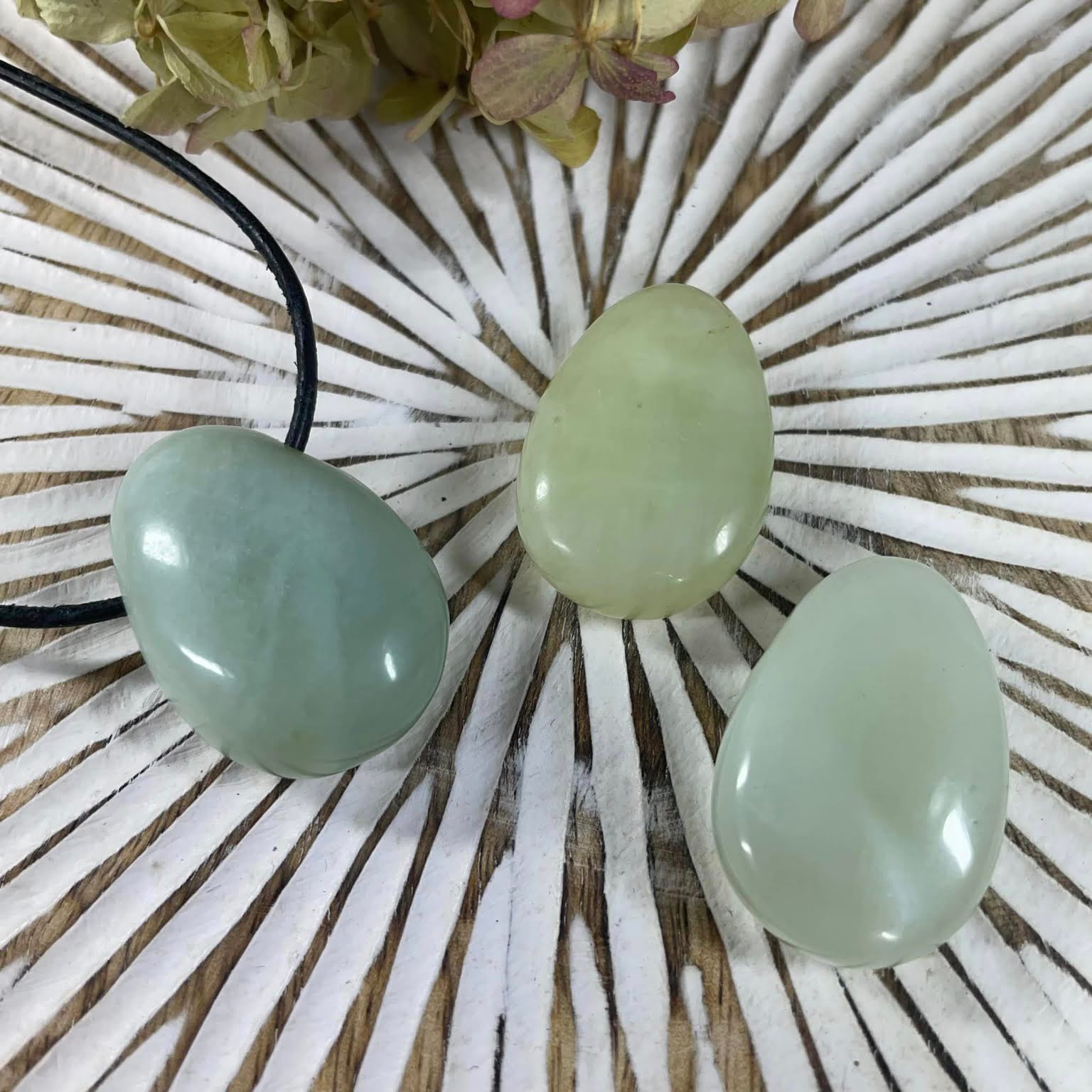 Edelsteintropfen - Anhänger gebohrt - Jade