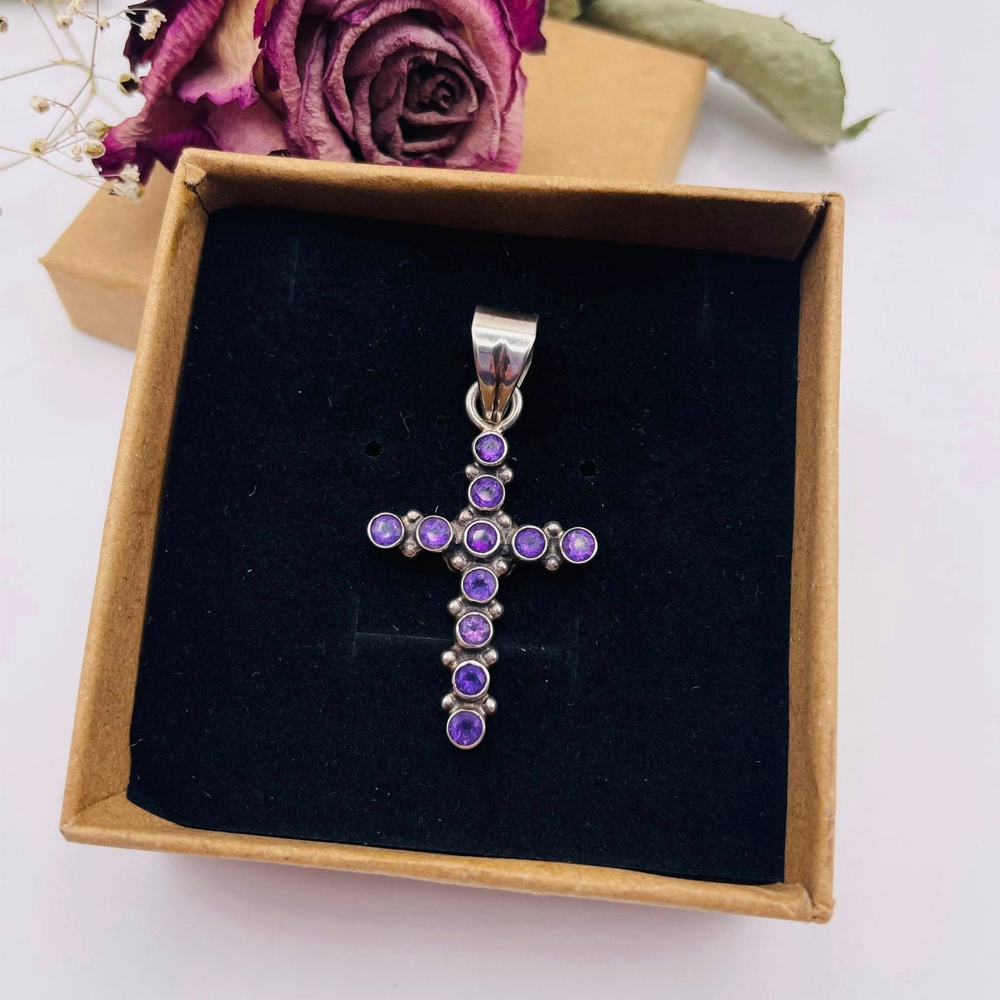 Amethyst Kreuz Anhänger in 925er Silberfassung, ca. 4×2,5 cm – Unikat von WUNDERSTEIN
