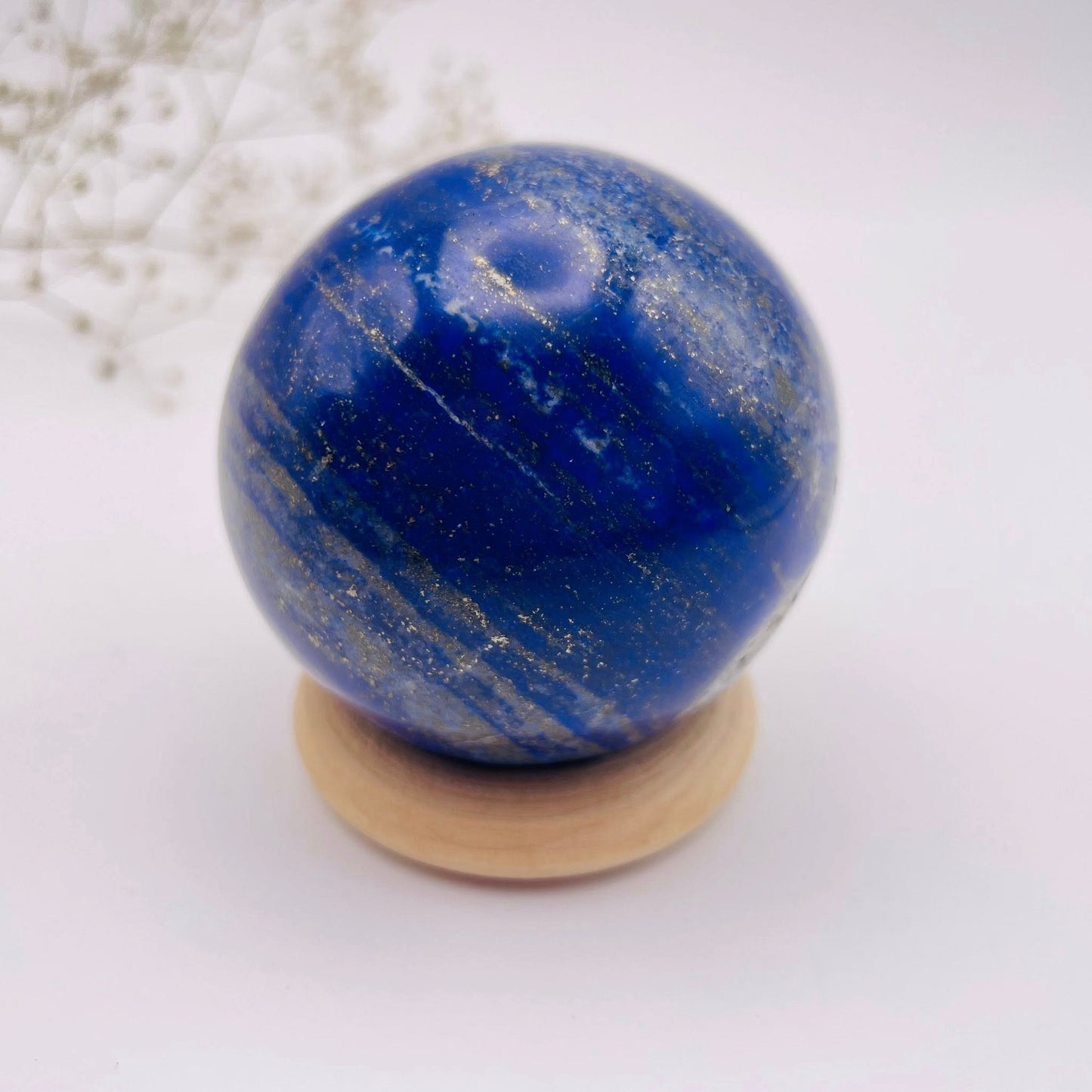 Lapislazuli Kugel 50 mm – Frontansicht, hochglanzpoliert | WUNDERSTEIN
