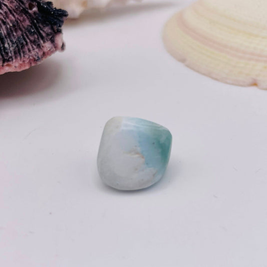 Larimar Nr. 11 – Atlantisstein Trommelstein mit Meereswellen-Musterung, Unikat | WUNDERSTEIN
