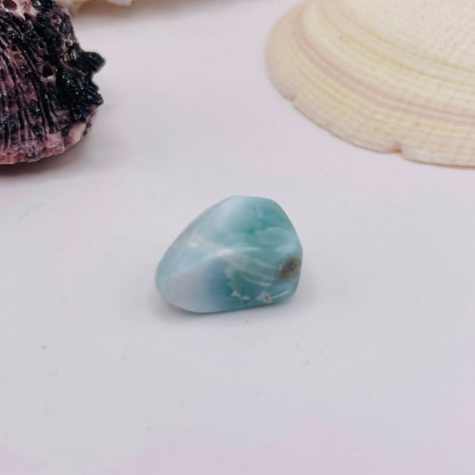 Larimar Nr. 5 Nahaufnahme – Blau-Weiß Musterung, Zukunftsstein | WUNDERSTEIN
