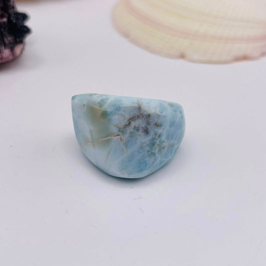 Larimar Nr. 6 Nahaufnahme – Blau-Weiß Musterung, Zukunftsstein | WUNDERSTEIN

