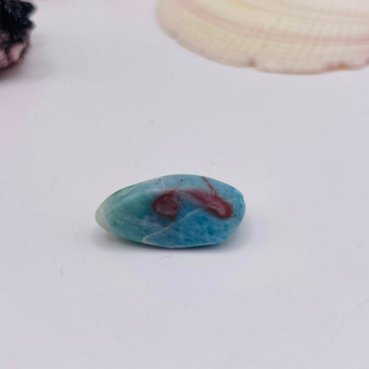 Larimar Nr. 7 Nahaufnahme – Blau-Weiß Musterung, Zukunftsstein | WUNDERSTEIN
