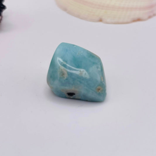 Larimar Nr. 8 – Atlantisstein Trommelstein mit Meereswellen-Musterung, Unikat | WUNDERSTEIN

