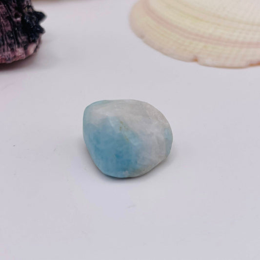 Larimar Nr. 9 – Atlantisstein Trommelstein mit Meereswellen-Musterung, Unikat | WUNDERSTEIN
