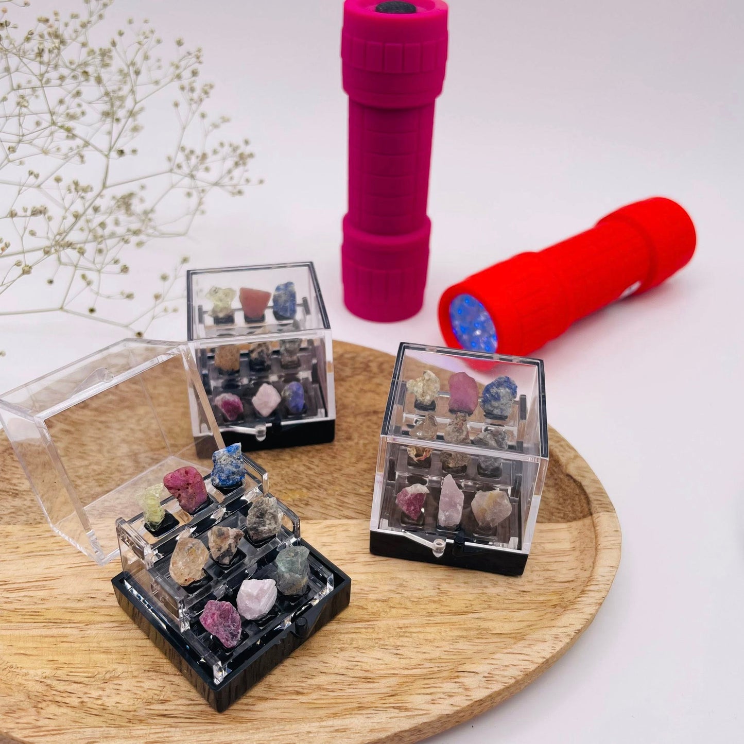 Leuchtende Steine in Sammelbox