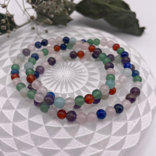 Kinderkugelarmband mit 4mm Edelstein-Perlen im hellen Pastell-Mix – WUNDERSTEIN