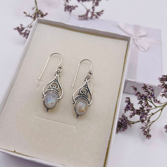 Mondstein Ohrhänger Boho Silber Unikat – WUNDERSTEIN, Detailansicht
