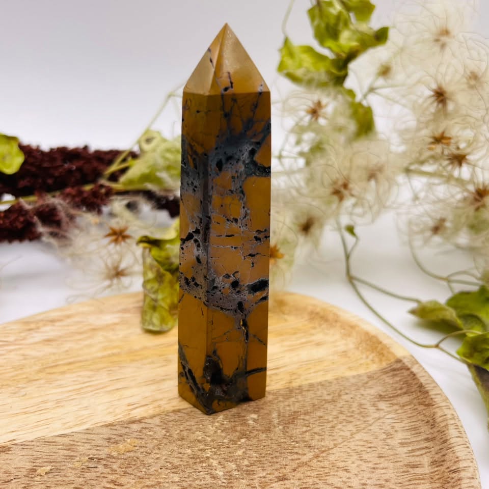 Maligano-Jaspis-Obelisk, ca. 9 cm hoch und 2,5 cm Durchmesser, Unikat von WUNDERSTEIN
