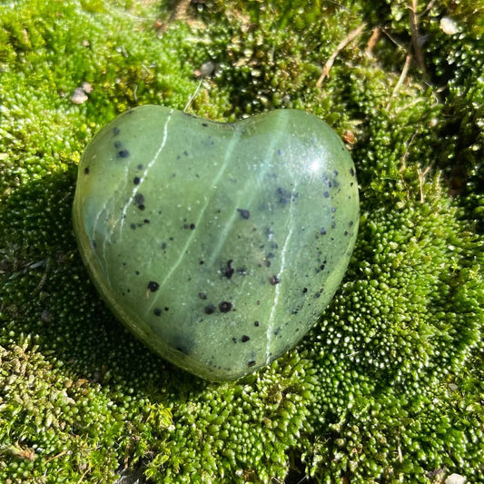 NEPHRIT/JADE - Herz gebohrt 30mm