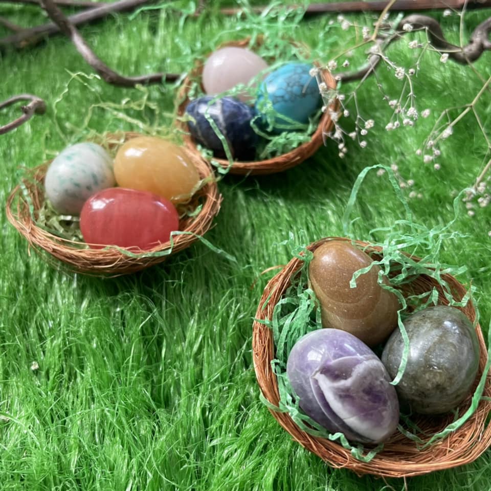 Osternest mit Edelstein-Eier