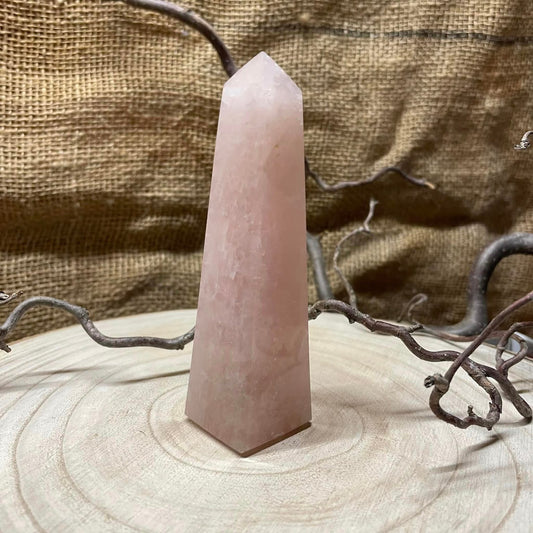 Rosenquarz-Obelisk
