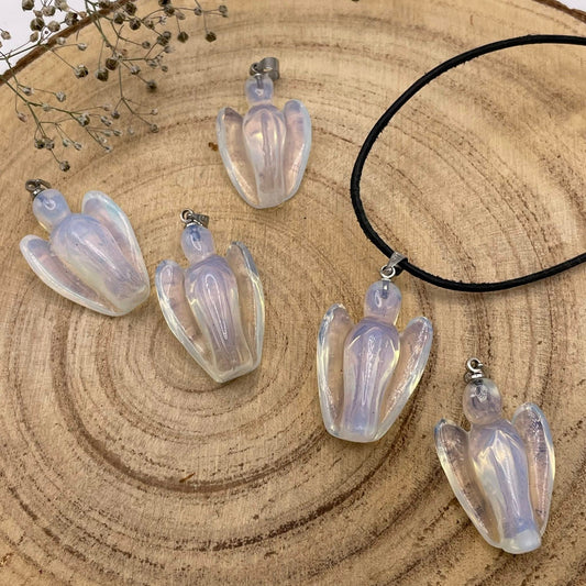 Opalglas-Engerl Anhänger