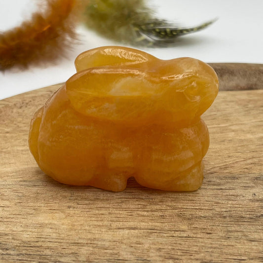 Edelstein-Häschen Orangencalzit