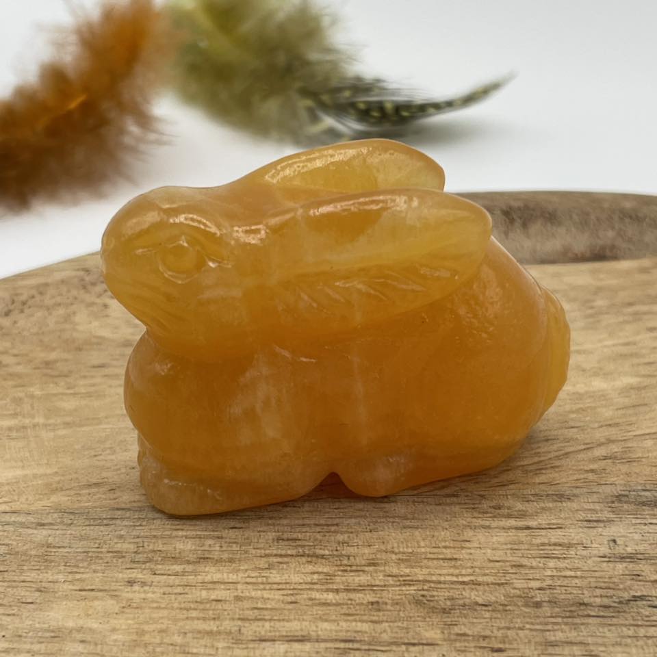 Edelstein-Häschen Orangencalzit