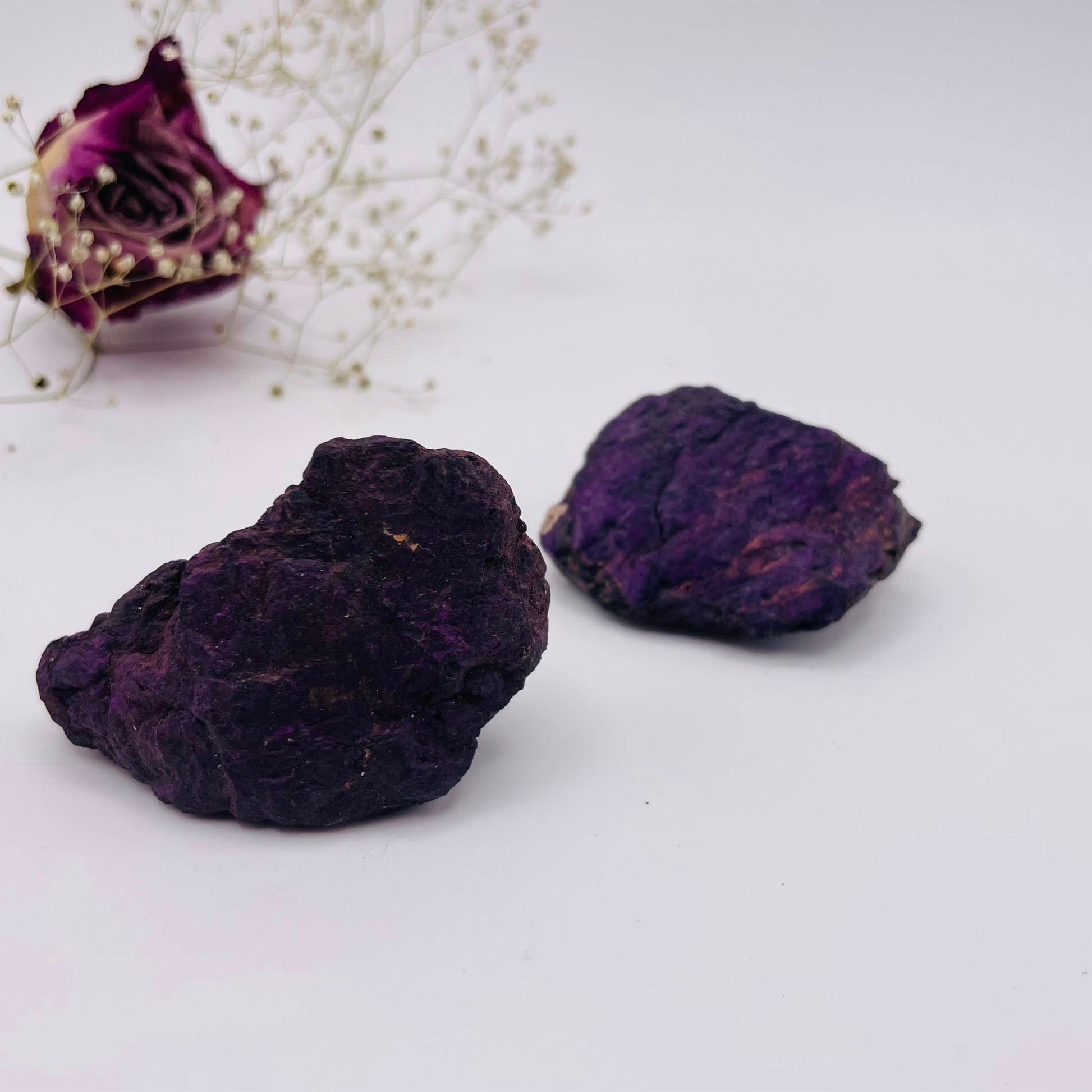 Purpurit Rohstein in intensivem Violett – seltenes Mangan-Phosphat-Mineral, naturbelassen, Unikat von WUNDERSTEIN
