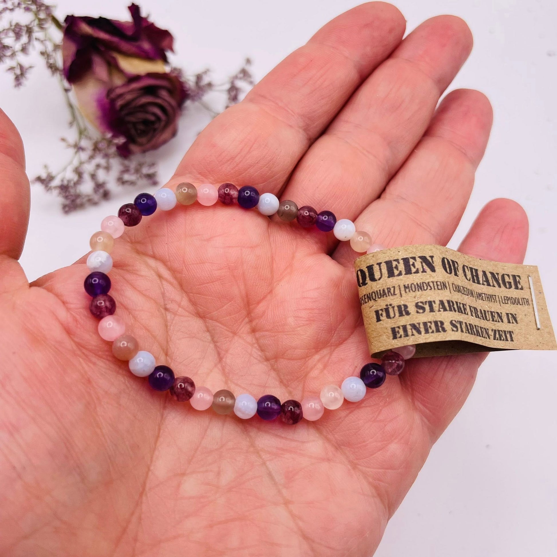 QUEEN OF CHANGE Armband Detailansicht – handverlesene Edelsteine für starke Frauen, WUNDERSTEIN
