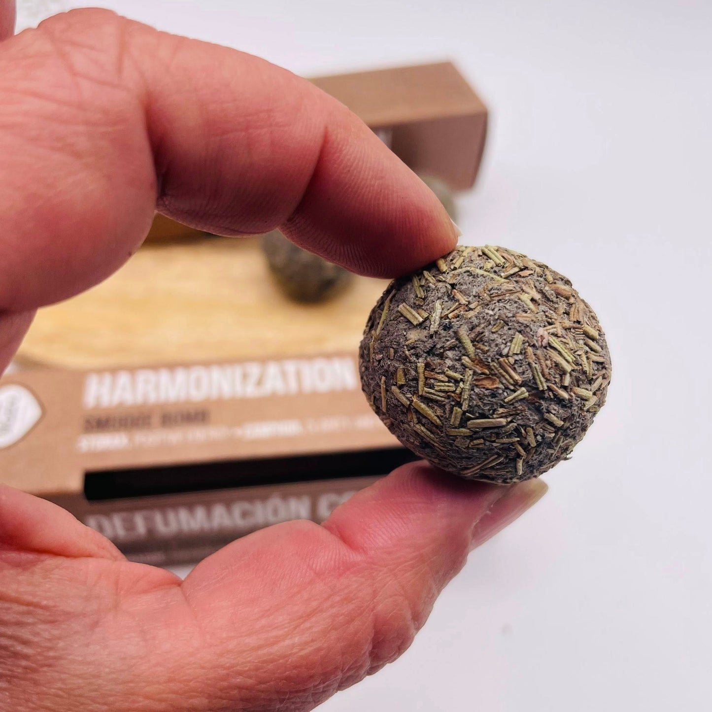 Räucherkugeln Harmonisierung Detailansicht – Styrax, Weihrauch & Myrrhe, WUNDERSTEIN