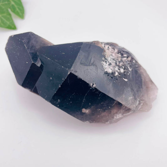 Rauchquarz-Stufe Nr. 10 – Natürlicher Kraftstein, rauchbraun, 11 × 6 × 4,5 cm, Unikat von WUNDERSTEIN

