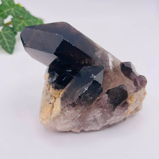 Rauchquarz-Stufe Nr. 9 – Natürlicher Kraftstein, rauchbraun, 7 × 4 × 6,5 cm, Unikat von WUNDERSTEIN
