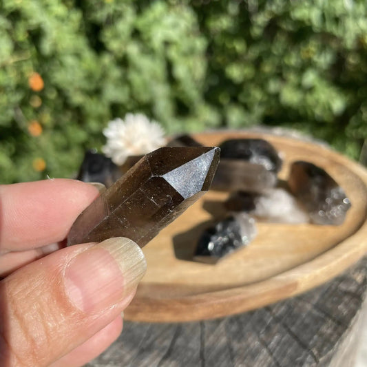 Natürliche Rauchquarz-Spitze für Meditation und Crystal Grids – erdender Kraftstein, handverlesen von WUNDERSTEIN
