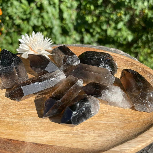 Rauchquarz Spitze – natürlicher Kraftstein in rauchigem Braun, ca. 4 x 1,5 cm, Unikat von WUNDERSTEIN
