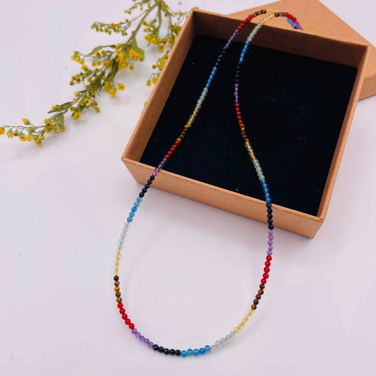 Regenbogen Edelstein Halskette mit Geschenkbox – bunte Kraftsteine, 48 cm, 925er Silber-Karabiner – WUNDERSTEIN
