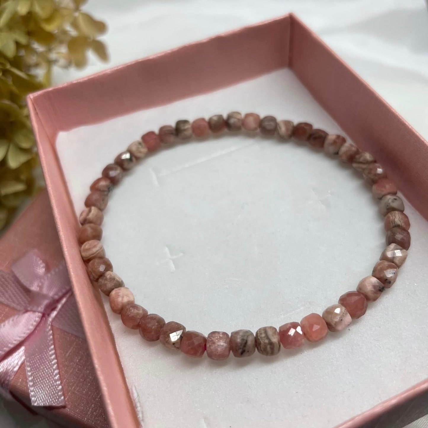 Rhodochrosit Würfelarmband 4mm – Facettiert | WUNDERSTEIN