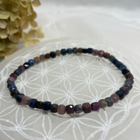 WÜRFEL-ARMBAND 4mm - Saphir multicolor