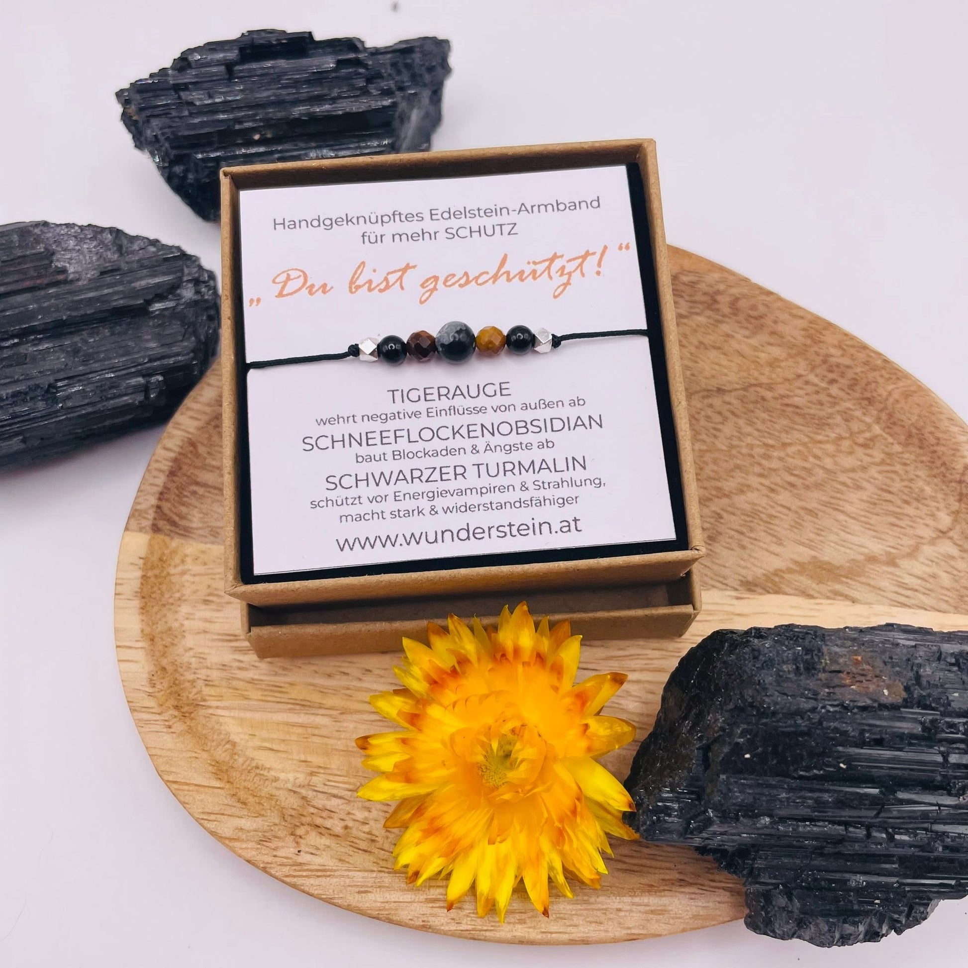 SCHUTZ-BANDL IN DER BOX – Edelstein-Armband aus Tigerauge, Schneeflockenobsidian und schwarzem Turmalin in praktischer Geschenkbox von WUNDERSTEIN
