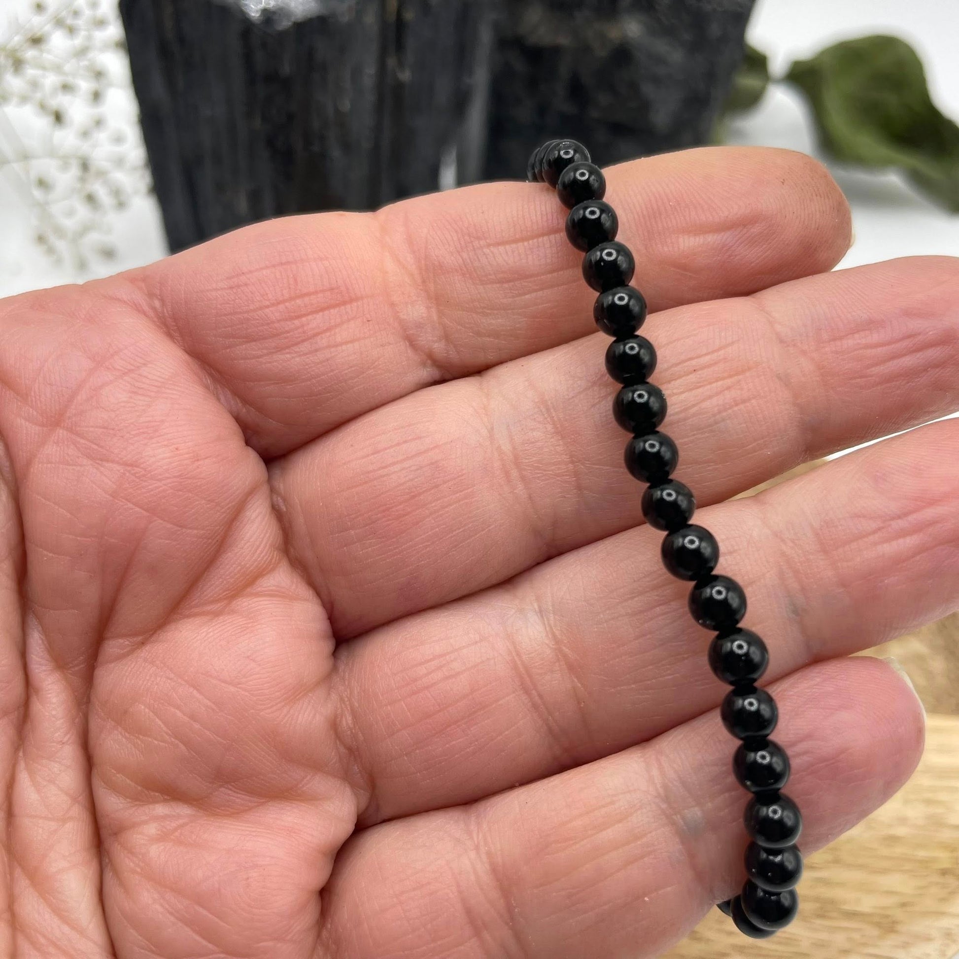 „Kugel-Armband 4mm aus schwarzem Turmalin (Schörl) – handgefertigt bei WUNDERSTEIN"