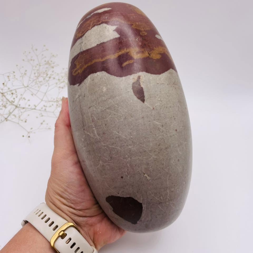 Shiva Lingam X-LARGE Nr. 2 – Detailansicht Zeichnung und Farbe, spiritueller Kraftstein | WUNDERSTEIN
