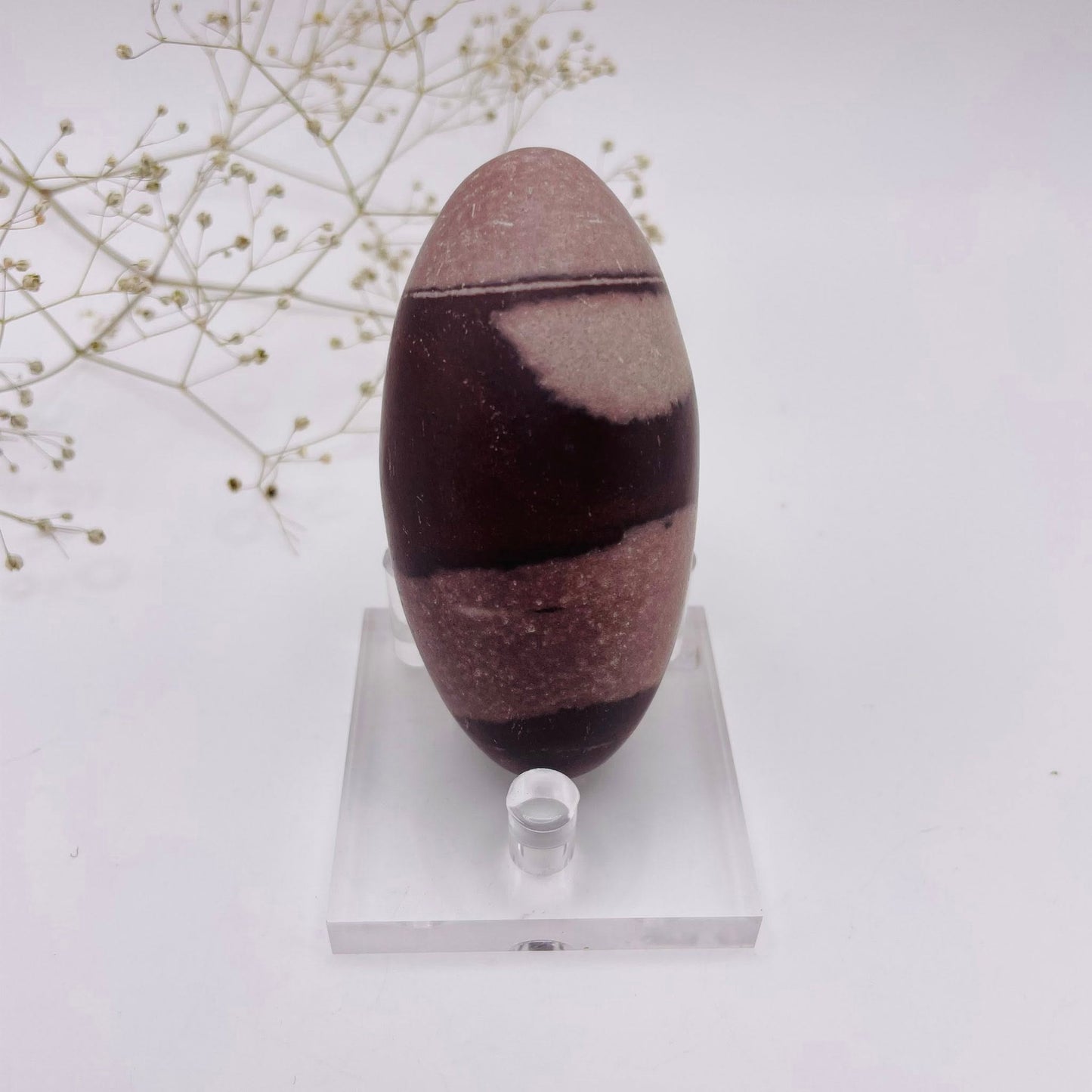 Shiva Lingam Unikat Nr. 7 – Kraftstein aus dem Narmada-Fluss, ca. 8×4×4 cm, Vorderansicht | WUNDERSTEIN