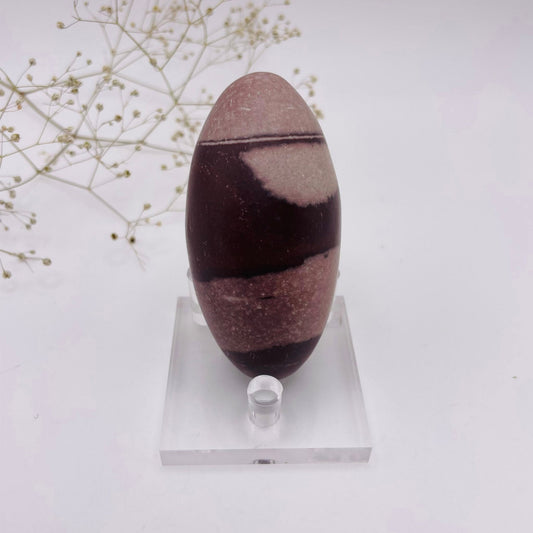 Shiva Lingam Unikat Nr. 7 – Kraftstein aus dem Narmada-Fluss, ca. 8×4×4 cm, Vorderansicht | WUNDERSTEIN