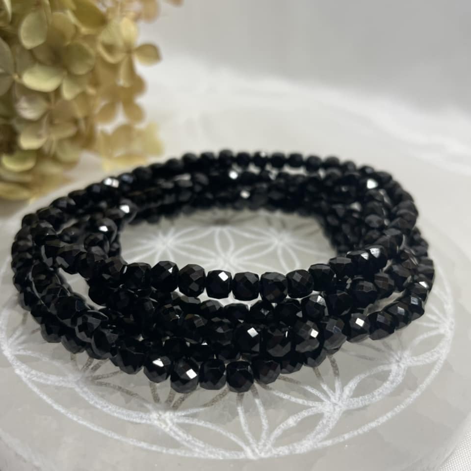 WÜRFEL-ARMBAND 4mm - Spinell