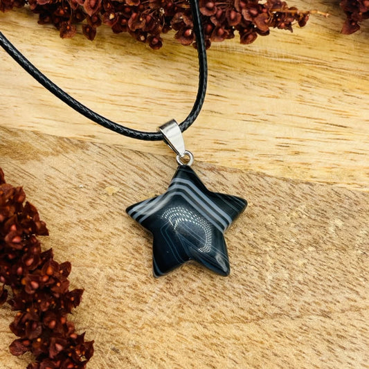 Kette mit Stern-Anhänger aus schwarzem Streifenachat, ca. 2,5 cm Durchmesser – natürliches Unikat von WUNDERSTEIN
