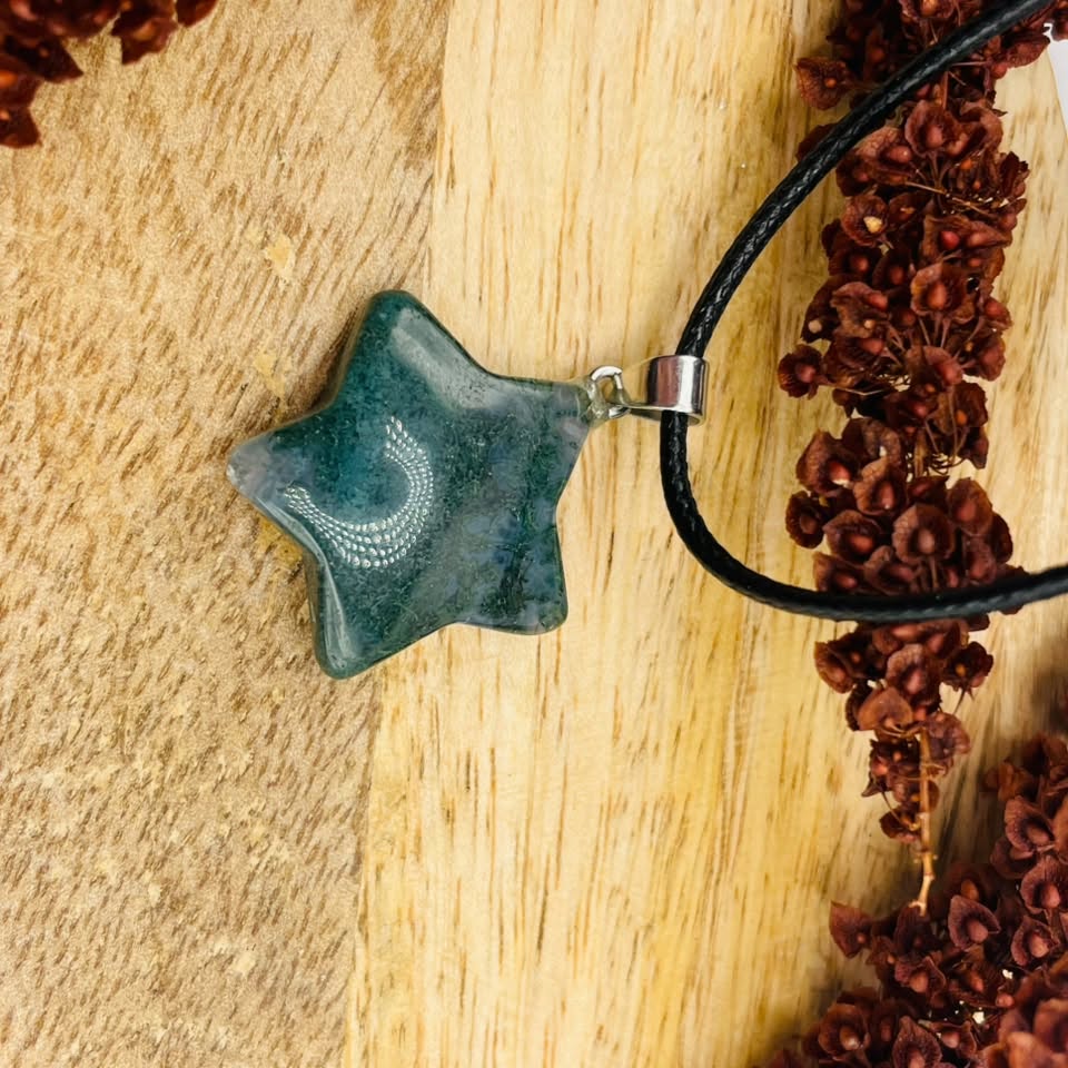 Moosachat Kette mit Stern-Anhänger, ca. 2,5 cm Durchmesser – natürliches Unikat von WUNDERSTEIN

