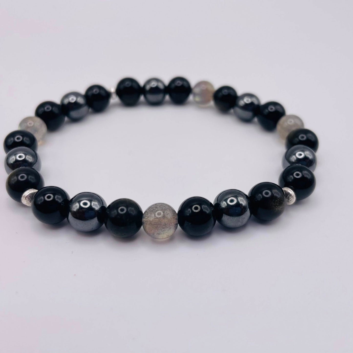 Herren-Edelstein-Armband DER STRATEGE mit Silberelementen, Turmalin, Goldobsidian, Labradorit & Hämatit – WUNDERSTEIN
