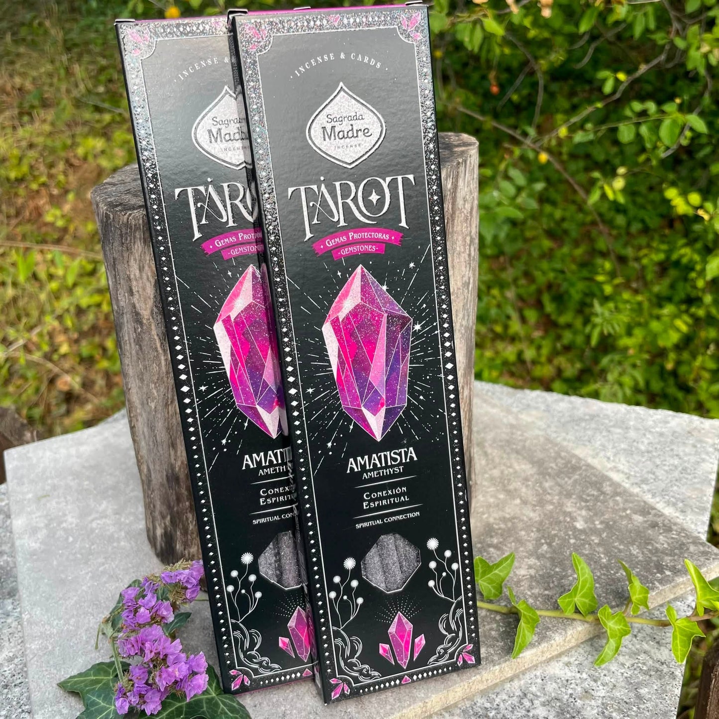 TAROT-Räucherwerk Amethyst von Sagrada Madre – 6 Premium-Stäbchen mit Amethyst-Pulverstaub, 1 Std. Brenndauer, mit Edelsteinkarten | WUNDERSTEIN

