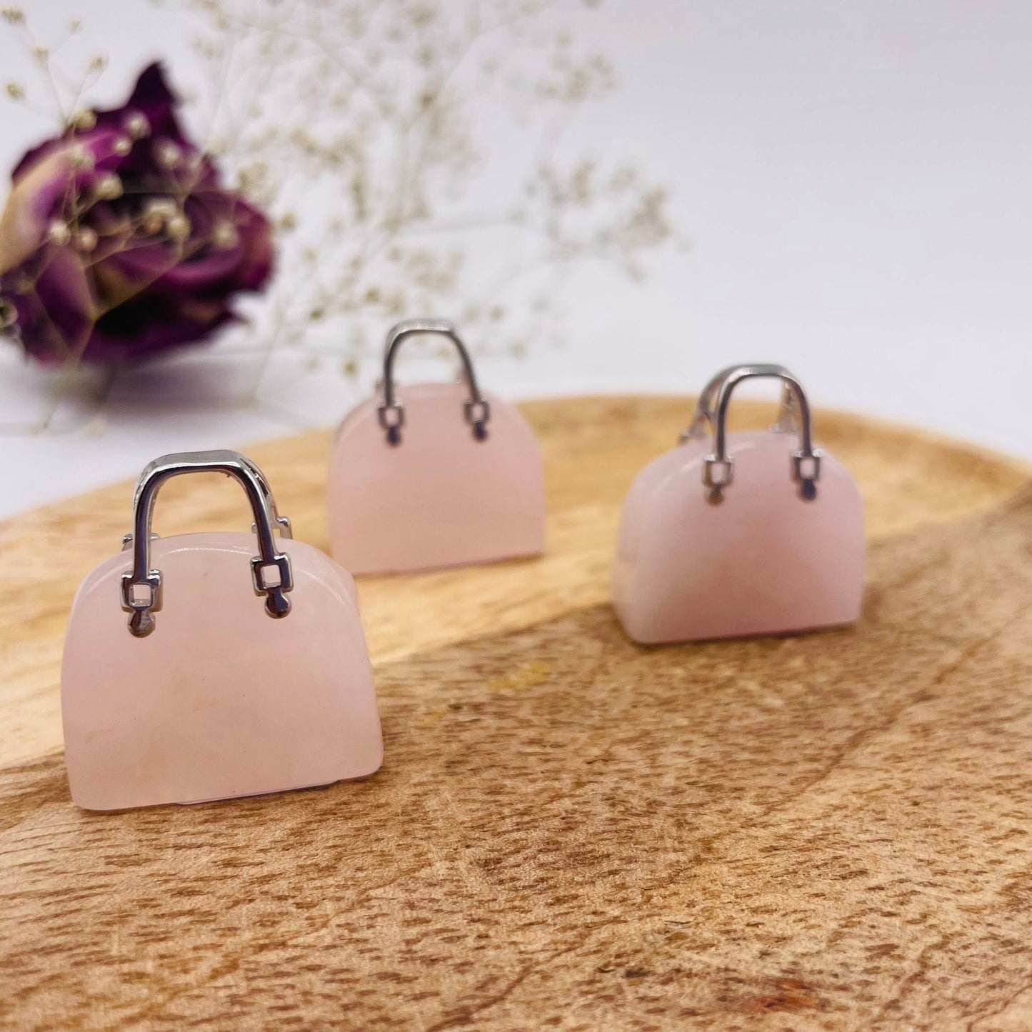 Rosenquarz Mini-Täschchen als Dekoobjekt oder Geschenk – handverlesen von WUNDERSTEIN