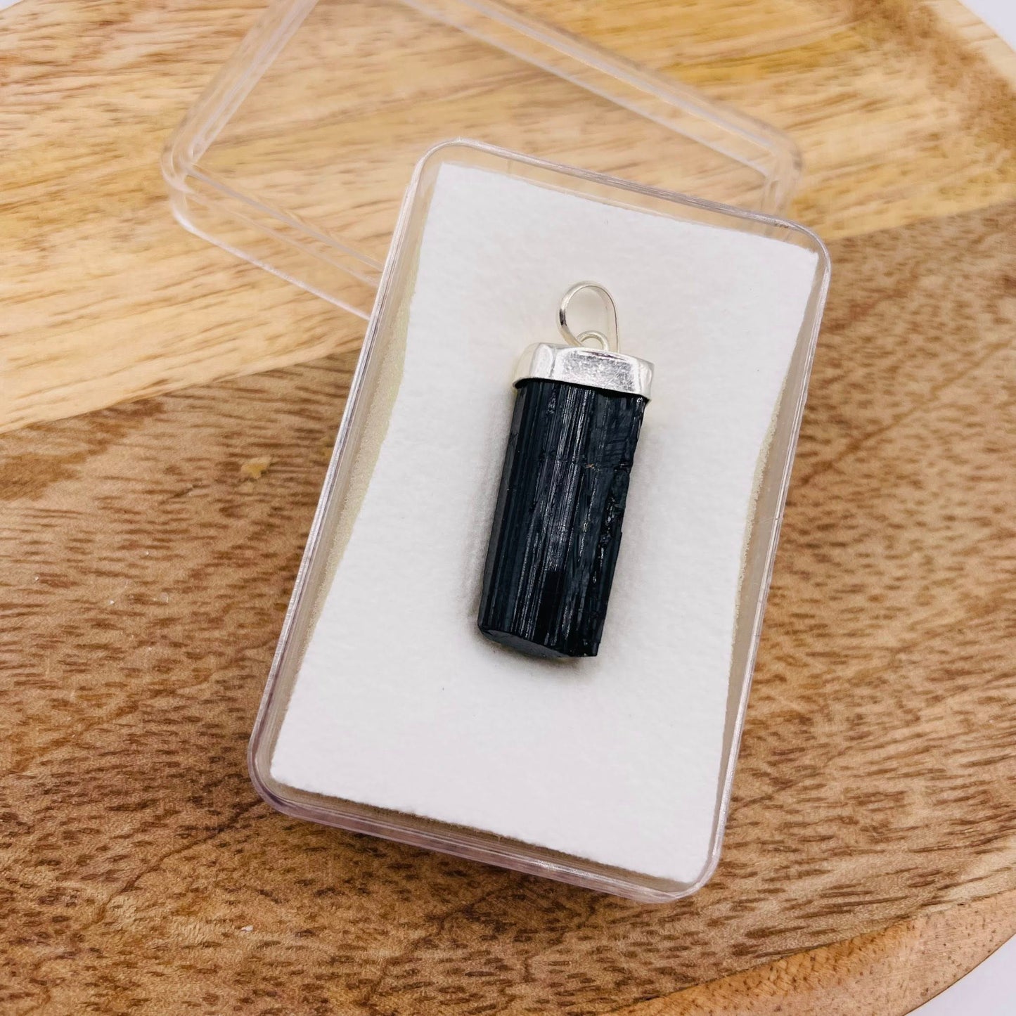 Schörl Anhänger Nr. 1 mit Silberkappe – natürlicher Schutzstein, Edelstein-Schmuck WUNDERSTEIN
