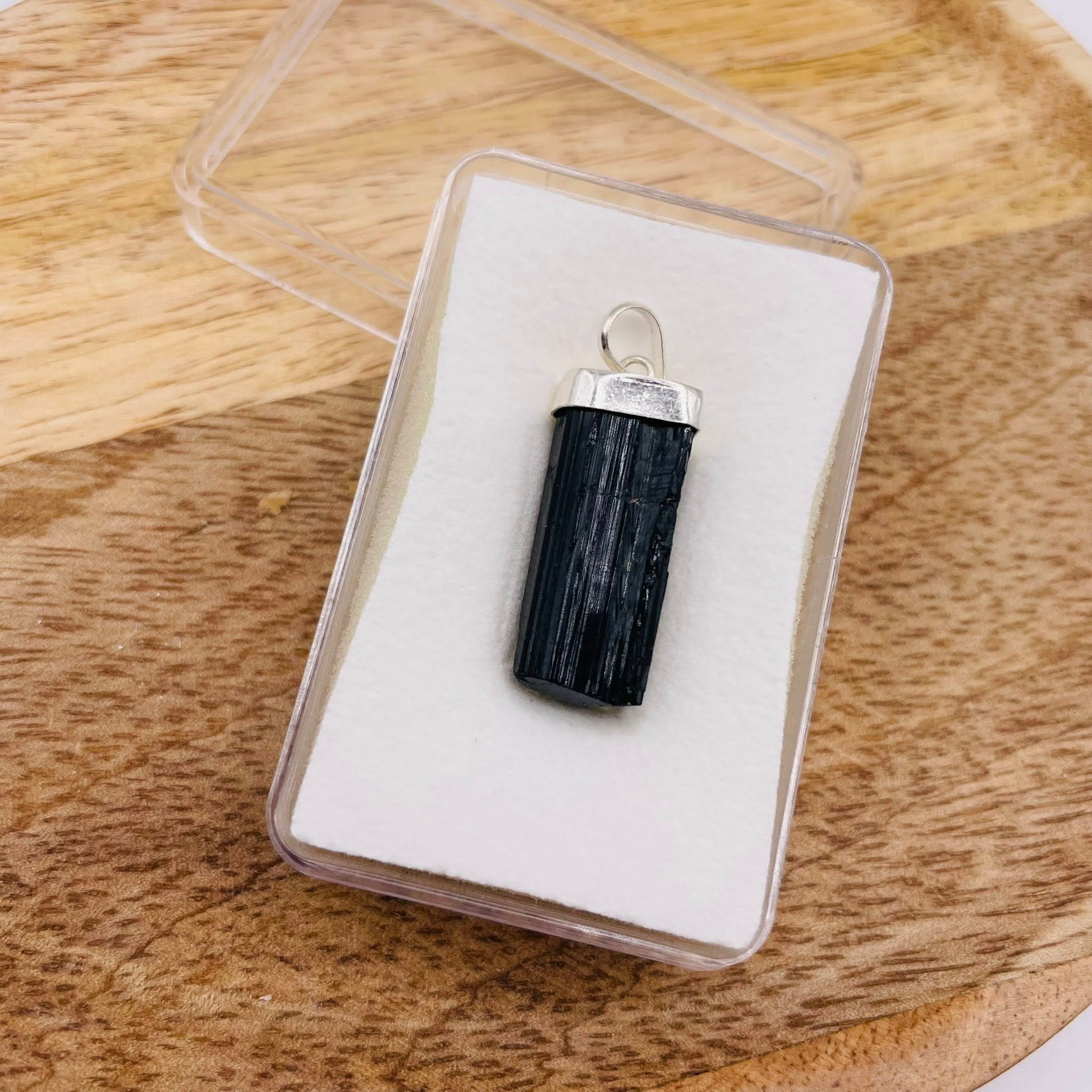 Schörl Anhänger Nr. 1 mit Silberkappe – natürlicher Schutzstein, Edelstein-Schmuck WUNDERSTEIN