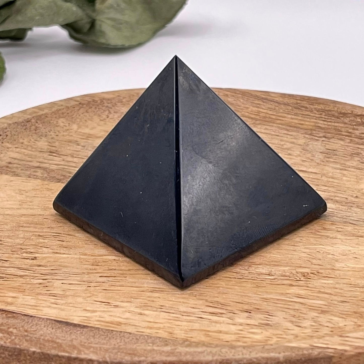 Pyramide "Schwarzer Turmalin"