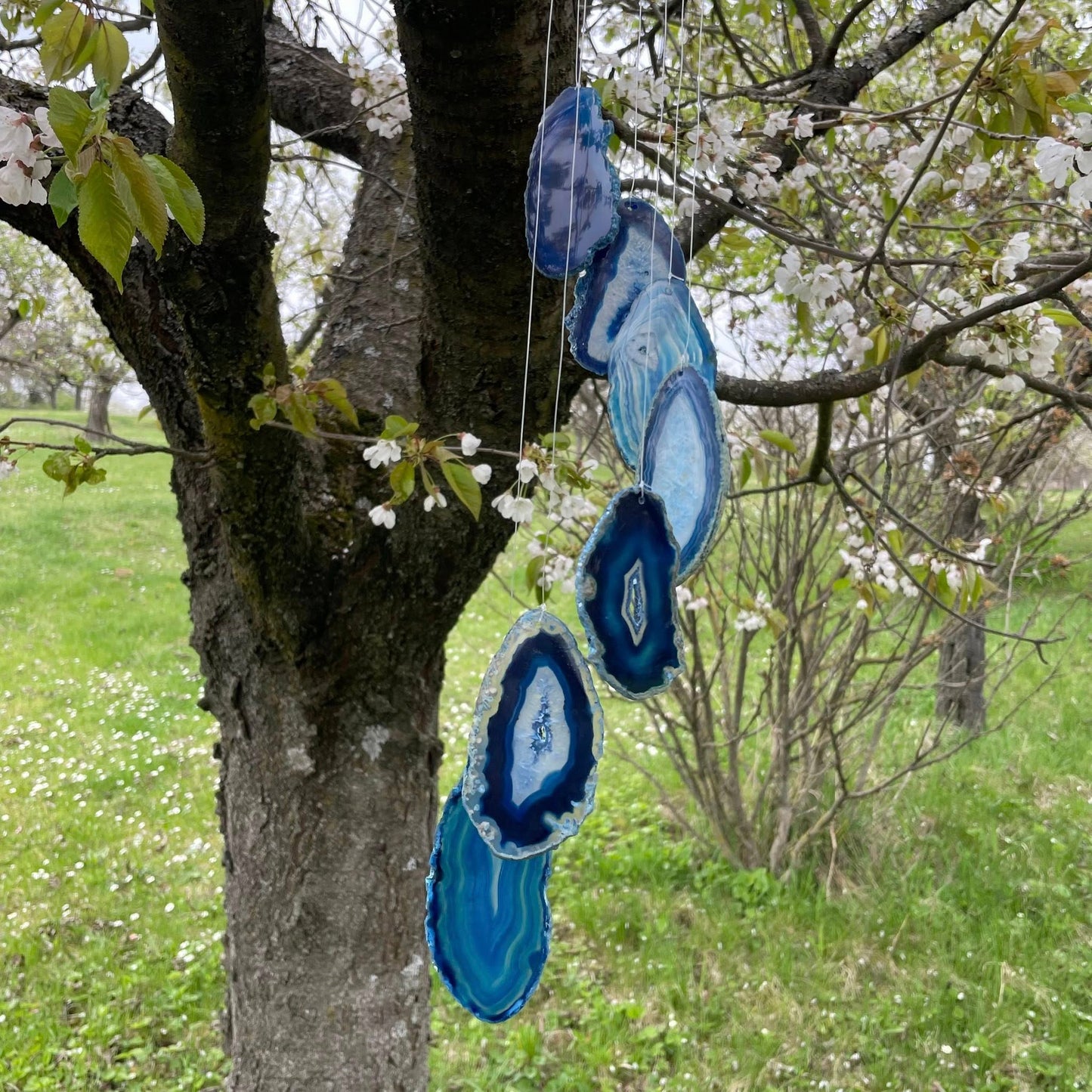 Achatscheiben Windspiel Blau länglich – Edelstein Deko | WUNDERSTEIN