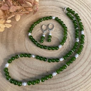 Dreiteiliges Schmuckset „Nephritjade & Howlith“